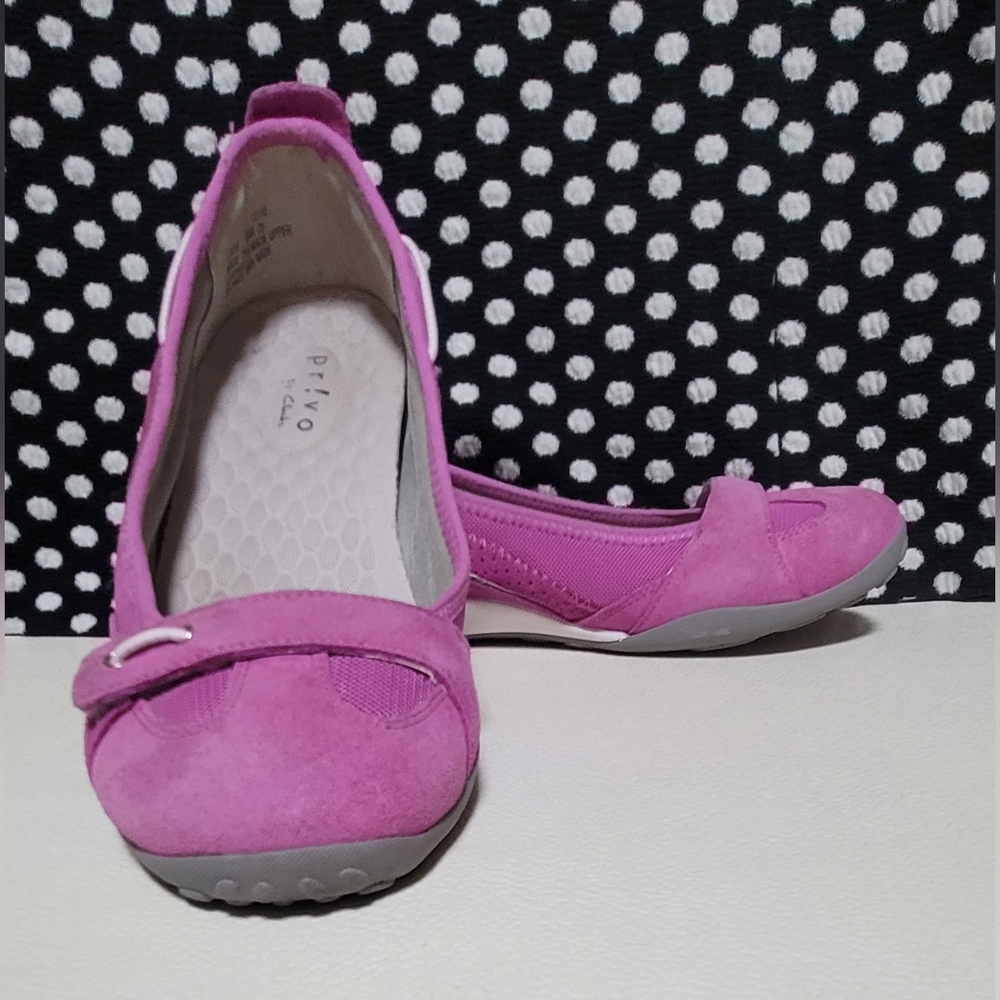 Privo by Clarks Suede Ballet Sneaker Sz 8.5 Rose